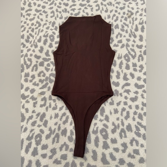 NWT NAKED WARDROBE BROWN SLEEVELESS MOC NECK BODYSUIT SIZE SMALL - Picture 7 of 8